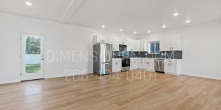 Fully Fenced  4 Bed 3 Baths Newer Construction Home Gallery 6