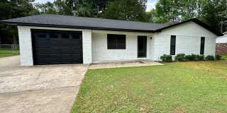Introducing a charming 3-bedroom, 2-bathroom home located in Russellville, AR Gallery 1
