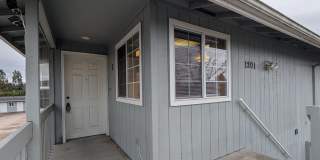 Spacious second floor 2-Bedroom, 1-Bath Apartment in Springfield 4-Plex! Gallery 3