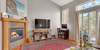 Utilities included- Gorgeous Townhome with Garage Gallery 1