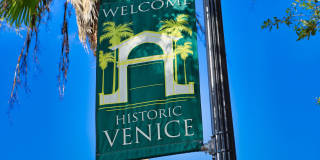 Seasonal Short-Term Venice Island Townhouse Steps from Venice Beach! Gallery 46