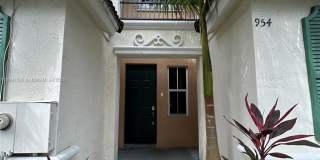 954 NE 42nd Ter Gallery 1