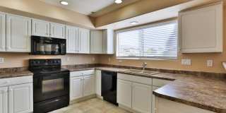 4 Bedroom/Den Gallery 9