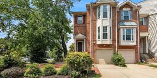 3 Bed 2.5 Bath End Unit Townhome For Rent! Gallery 1