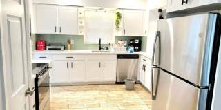 Stylish Heated Pool House  Near the Beach Gallery 16