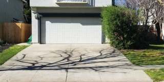 Beautiful 4 bedroom/2.5 bath South Davis Home! Gallery 1