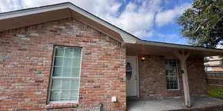 BEAUTIFUL HOME IN ANGLETON. MOVE IN READY!. Gallery 1