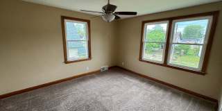 Charming 3 Bedroom Home With Fireplace and 2-Car Garage in Moline! Gallery 10