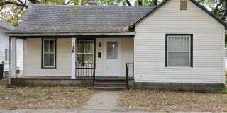 Cute 2 bedroom with garage & fence in back yard Gallery 1