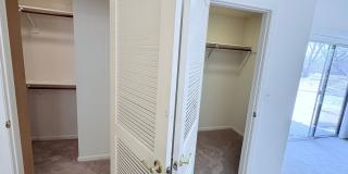 Spacious 2bd/2bath + Den home in gorgeous community (there's a lake!) Gallery 27