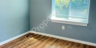 A beautiful 3 bedrooms and 2.5 bathrooms townhouse located in Milwaukie city. Gallery 12