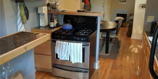 AWESOME 2-BDRM VICTORIAN DUPLEX HOME WITH 2-CAR GARAGE & CENTRAL A/C! Gallery 7