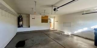 Unfurnished, 1-year long-term rental Gallery 24