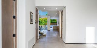 200 N DOHENY Dr Gallery 22