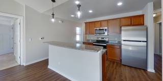 Condo Style Upper 3 Bedroom 2 Bathroom plus Den Apartment Gallery 17