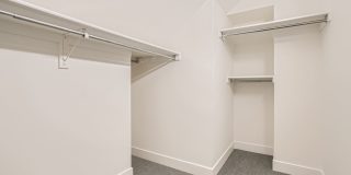 Downtown Louisville 3-BDR Fully Furnished Gem Gallery 21