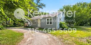 Cute 2 bedroom house on large lot with easy highway access! Gallery 1