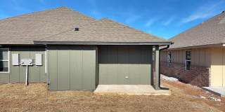 Welcome to Brand New Masonwood featuring this 3 Bedroom 2 Bath 2 Car Garage Duplex in a Great location close to the Broadway Extension and only 8 minutes from downtown OKC Gallery 20