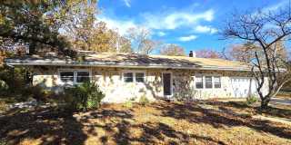Updated 3 Bedroom with Den/Office Home for Rent Near Beautiful Lakes Gallery 1