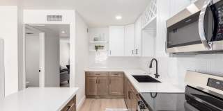 4848 N Woodmere Fairway Gallery 7