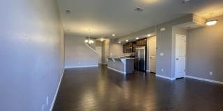 Spacious Two-Story Townhouse Gallery 14