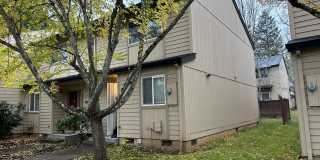 Beautifully updated townhouse in Eugene! Gallery 1