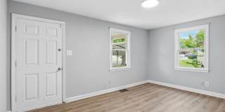 4 Bedroom/1 Bathroom Home with Fenced Yard Available in SE Roanoke! Gallery 6