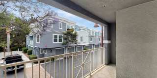 SD: Bright 2BD/2.5BA Townhome in Point Loma with Fireplace, Private Balcony & Tandem Garage Gallery 20