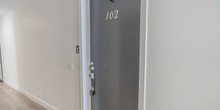 Beautiful 1-Bedroom Condo with an Office Space in Sherman Oaks! Gallery 3