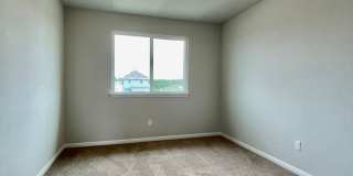 Beautiful Home in a Fantastic Community! Reduced Deposit! Gallery 13