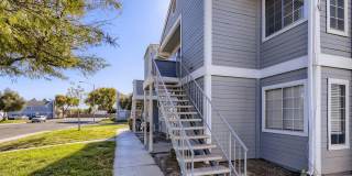 LOVELY 2 bedroom Condo Ready for Immediate Move in!! Gallery 4