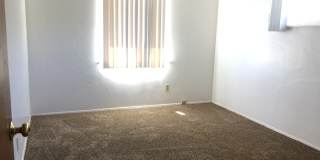 Fresh 3 bedroom + bonus room house minutes away from the beach! Gallery 6
