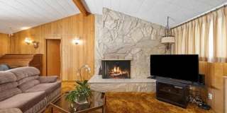 Spacious 4-Bedroom Home with Solar Panels in Richland Gallery 1