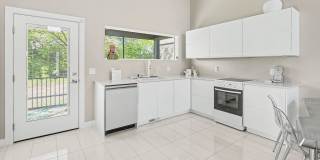 Rent: 2 bed unit Gallery 1