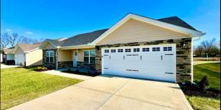 Vibrant 4 Bedroom Getaway with Hot Tub Gallery 1
