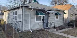 BEAUTIFUL HOME LOCATED CLOSE TO EVERYTHING WITH GARAGE! Gallery 9