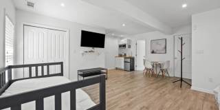 414 Charles Place Gallery 23