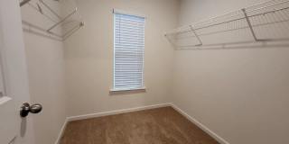 Room in 3 Bedroom Home at Guildford Hill Ln Gallery 5