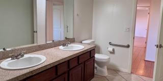 3 Bedroom 2 Bath Penthouse condo in Van Nuys Gallery 11
