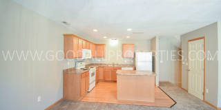Pleasant Hill Townhome with 2-Car Garage, Walk-In Closets & Deck Gallery 10