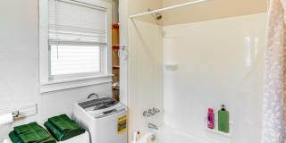 Renovated 2 Bedroom + Den w/ Private Garden Access Renovated 2 Bedroom + Den w/ Private Garden Access Gallery 17