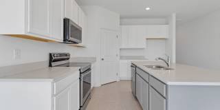 Like-New Ashton Woods Spacious 5BR 4BA, Prime Location Near I-4! Gallery 8