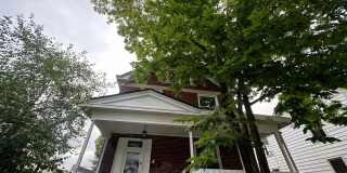 Beautiful Spacious 2 Bedroom Apt. Upstairs Unit in Duplex Gallery 1