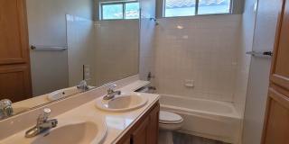 Beautiful 4 Bedroom Home in Green Valley Gallery 28