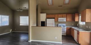 4 bed Single Family Home Close to Iron Springs Elem. Gallery 4