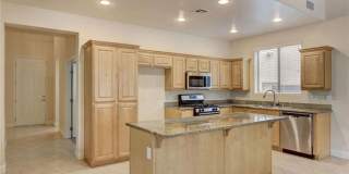 Gorgeous Southern Highlands 3 bedroom + loft and office with a sparkling pool! Gallery 1