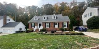 Spacious 4 Bedroom near Guilford College Gallery 3