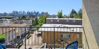 Top Floor Queen Anne Unit! (Beautiful views & 3 Parking Spaces) Gallery 6