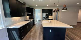 Stunning 4 Bedroom, 3 Bath Mountain House Home Gallery 12