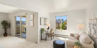 Top Floor Queen Anne Unit! (Beautiful views & 3 Parking Spaces) Gallery 16